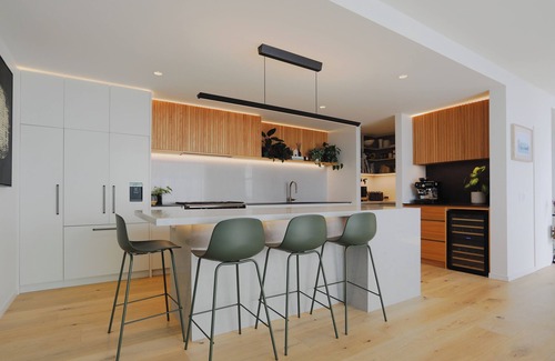 Nelson House | Modern Family home with Views, Sunsets and Space in Atawhai. 8 mins to Nelson.