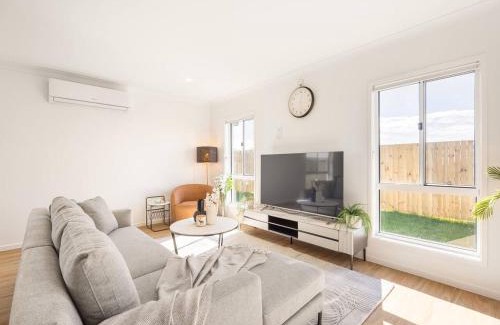 Greenbank House | Modern Family Retreat in Premier GreenbankLocation