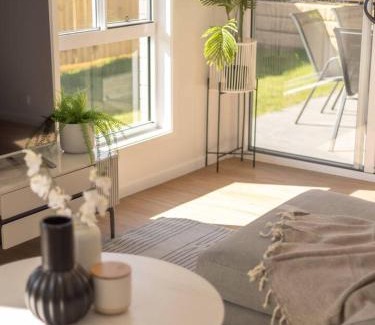 Greenbank House | Modern Family Retreat in Premier GreenbankLocation