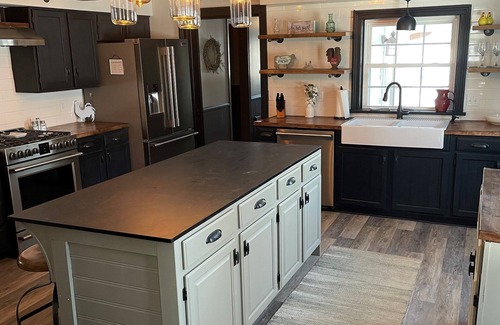 Norton Other | Modern Farm House and Barn- 5 ac and Pool/Hot Tub- 24 people- 599 a night!