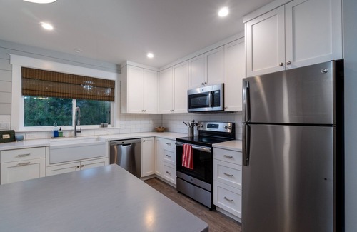 Southern Crossing House | Modern Farmhouse in Woodriver Village - 30 Day Minimum Rental