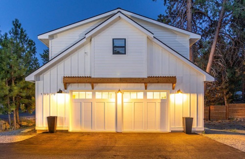 Southern Crossing House | Modern Farmhouse in Woodriver Village - 30 Day Minimum Rental