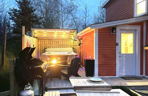 Terra Nova House | Modern Farmhouse w/hot tub
