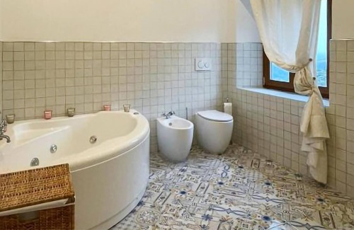 Marliana House | Modern farmhouse with many amenities in idyllic countryside!