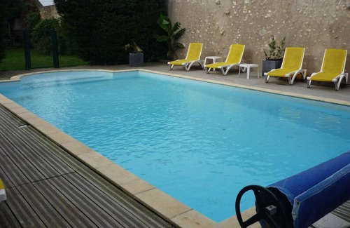 Averdon Cottage | Modern Farmhouse with Pool Near Loire Castles