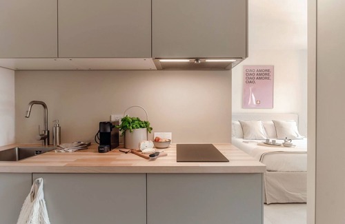 Como Apartment | Modern flat close to the walled city of Como (Floristeria Apartment)