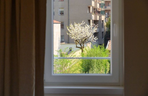 Como Apartment | Modern flat close to the walled city of Como (Floristeria Apartment)