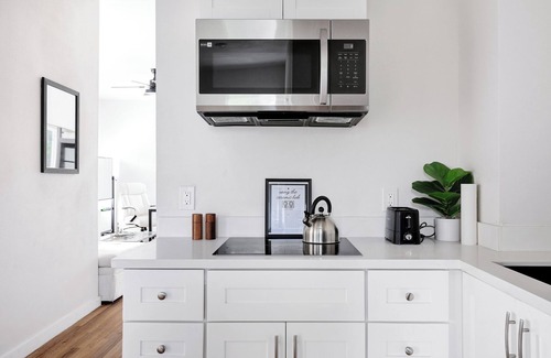 Tobin Hill Apartment | Modern Flat Nr DT River Walk Zoo | WiFi BBQ Desk