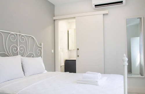 Milas Apartment | Modern Flat w Garden 5 min to Beach in Milas
