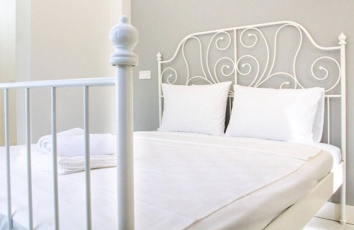 Milas Apartment | Modern Flat w Garden 5 min to Beach in Milas
