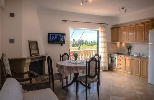 Molos Apartment | Modern flat with beautiful views