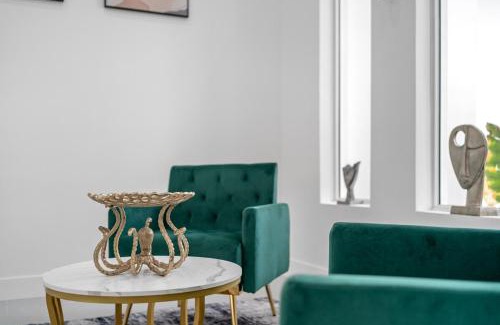 Pine Valley Villa | Modern Florida Escape