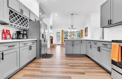 Southwind House | Modern, Freshly Updated 5- Bedroom Brick Home just Minutes from the airport.