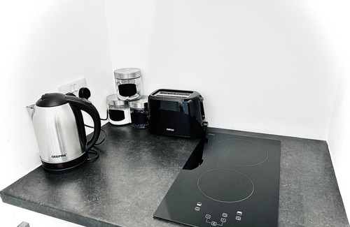 Maidstone Apartment | Modern Fully Equipped Loft Studio MAIDSTONE *CITY CENTRE*