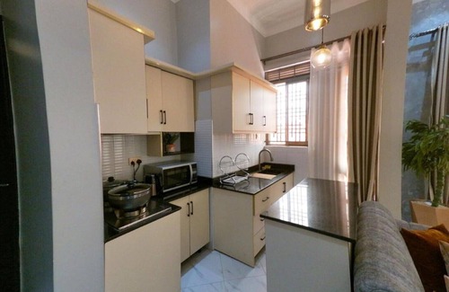 Kampala Apartment | Modern Furnished Apartment Buziga-Kampala w/Netflix, unlimited wireless internet