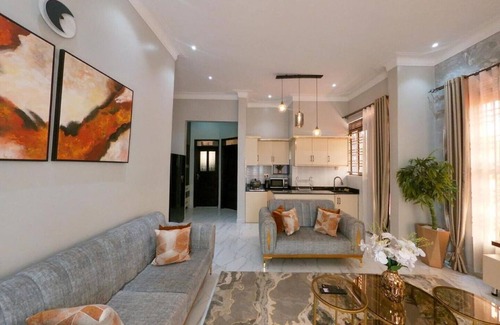 Kampala Apartment | Modern Furnished Apartment Buziga-Kampala w/Netflix, unlimited wireless internet