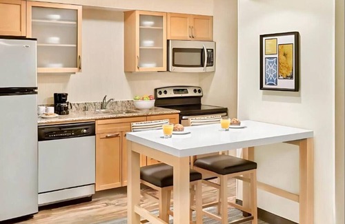 Sharonville Apartment | Modern Furnished Studio | Flexible Stays | All-Inclusive