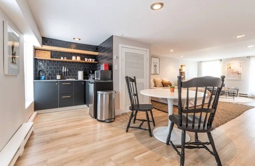 The Heights Apartment | Modern Garden Apartment 30mins from NYC