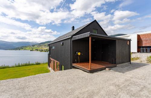 Hafslo Apartment | Modern gem at Hafslovatnet