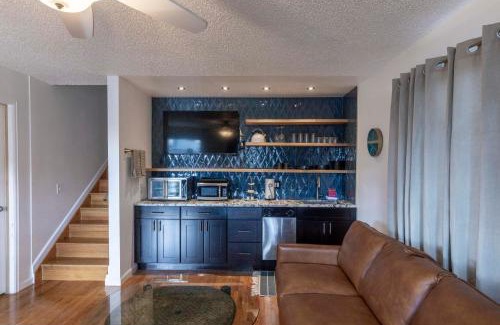 Washington Virginia Vale House | Modern Getaway with Private Balcony