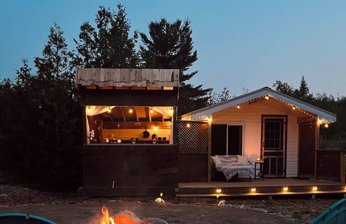 Havelock-Belmont-Methuen Cabin | Modern Glamping Cabin