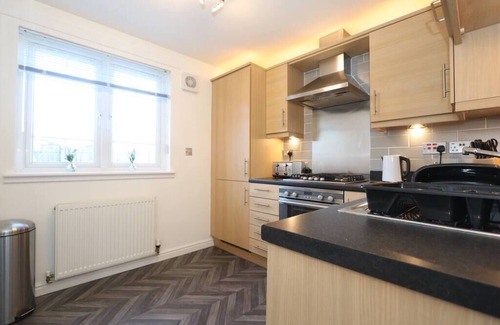 Duloch Apartment | Modern ground floor 2 bedroom apartment, 76MB WiFi and Sky Cinema/Sports