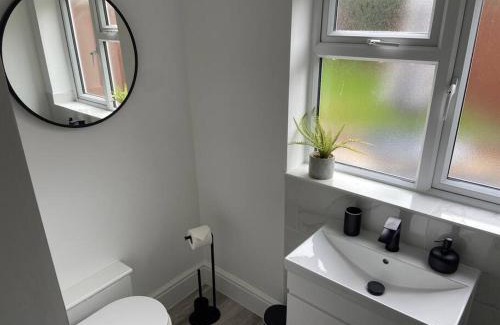 Hayling Island Apartment | Modern Ground Floor Garden Apartment With Parking