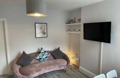 Hayling Island Apartment | Modern Ground Floor Garden Apartment With Parking