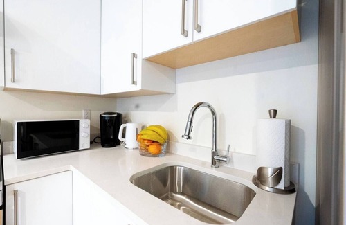 Kitsilano House | Modern Guest Suite in Kitsilano