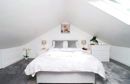 Adamsdown House | Modern Guesthouse, Fast Wi-Fi, Street Free Parking, Central, Fully Equipped