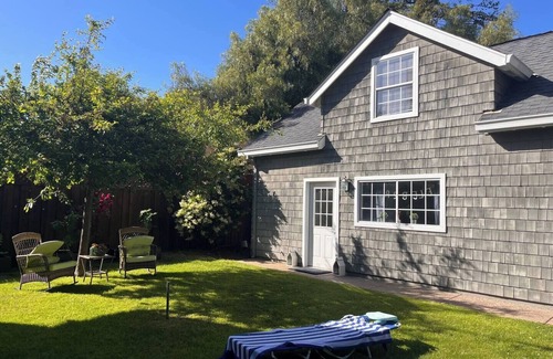 West Menlo Park House | Modern Guesthouse Retreat in the Heart of Silicon Valley