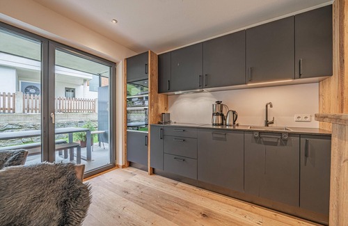 Hollersbach im Pinzgau Apartment | Modern holiday apartment with sauna and garden