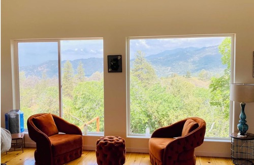 California Hot Springs House | Modern House 5 acr in Sequoia National Forest with Hot Tub, Sauna and Playground