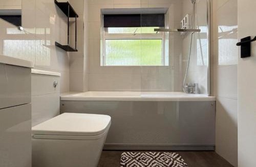 Luton Apartment | Modern Haven