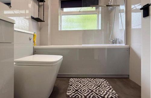 Luton Apartment | Modern Haven
