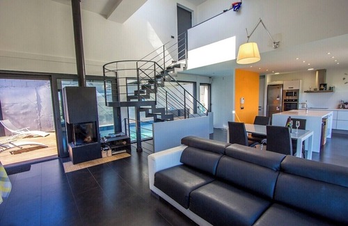 Costa Cunit Villa | Modern Hilltop Haven w/private pool 7km to beach!