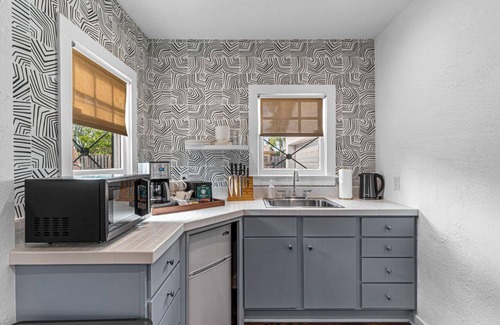 Old Northwood Villa | Modern Historic Pool Cottage | Min to Downtown