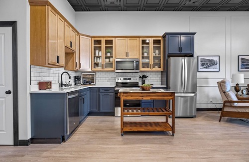 Williamsburg Apartment | Modern + Historic - "Williams Suite" Overlooking DT Williamsburg, IA
