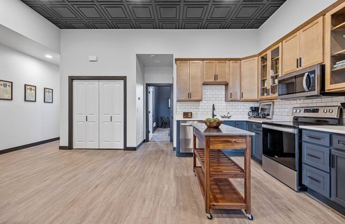 Williamsburg Apartment | Modern + Historic - "Williams Suite" Overlooking DT Williamsburg, IA