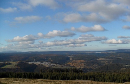 Neuhaus am Rennweg Apartment | Modern holiday home 50m from the famous Rennsteig with a star shower