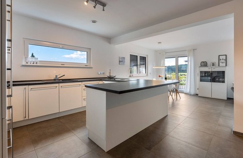 Hilzingen Apartment | Modern Holiday Apartment "Schmuckstück" with Mountain View