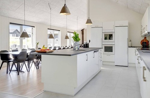 Mommark Strand House | Modern holiday home with pool, activity room, WiFi, oven and large kitchen
