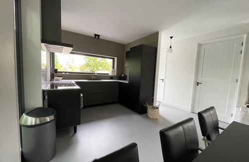 Groningen House | Modern holiday home in the city park.
