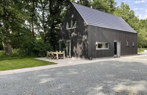 Groningen House | Modern holiday home in the city park.