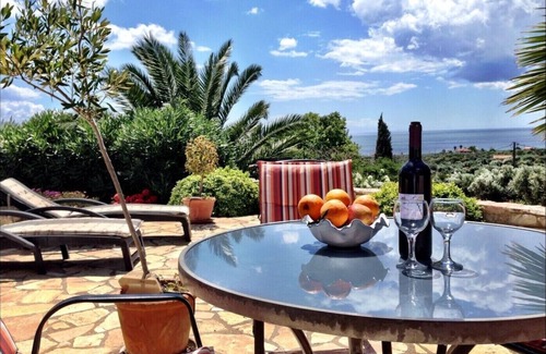 Aipeia Apartment | Modern holiday home, very quiet, surrounded by olive groves on a hill