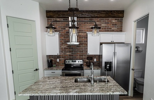 Meridian House | Modern Holistic Home - Near the Village & Shopping!
