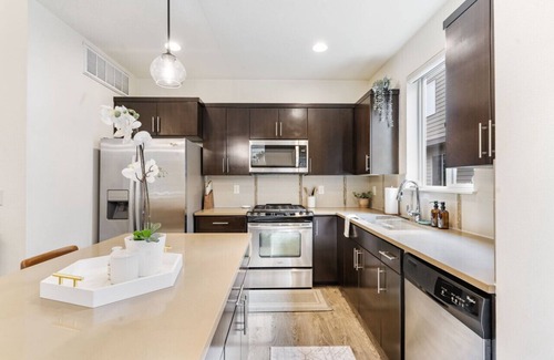 Cedar Hills House | Modern Home: 2BR, Office, 2.5 Bath Retreat