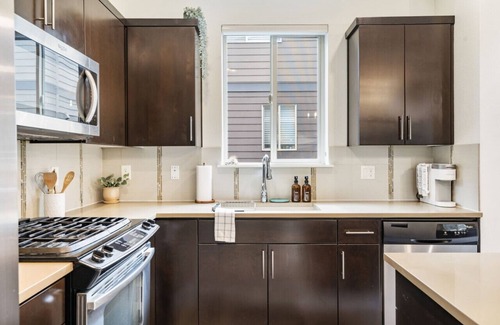 Cedar Hills House | Modern Home: 2BR, Office, 2.5 Bath Retreat