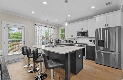 Adair Park House | Modern Home Downtown - Cozy Porch and Hot Tub