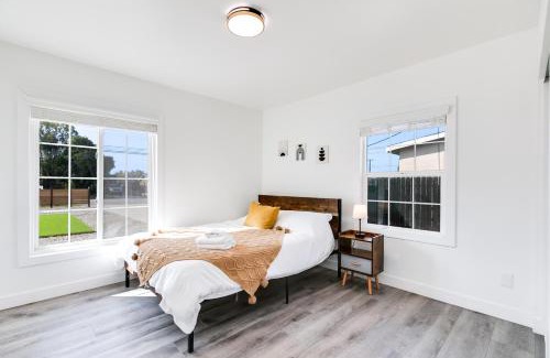 Charter Oak House | Modern Home - Family Fun Hub - Getaway - Billiards By Zen Living Short Term Rental